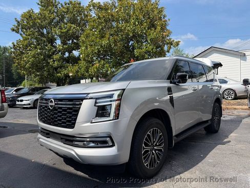 Used 2025 Nissan Armada SL AWD/4WD image 17