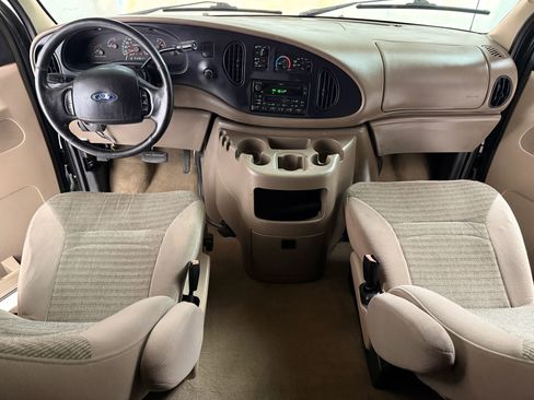 Used 2002 Ford E-350 and Econoline 350 Van image 2