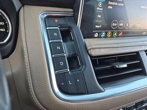 Used 2021 Chevrolet Tahoe Premier w/ Premium Package RWD image 11