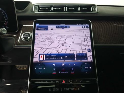 Used 2024 Mercedes-Benz S 63 AMG S w/ Carbon Fiber Exterior Package image 17