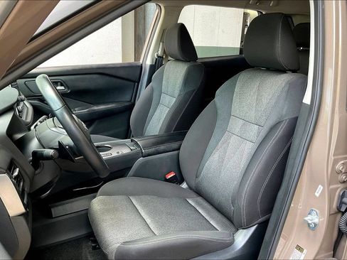 Used 2025 Nissan Rogue SV FWD image 3