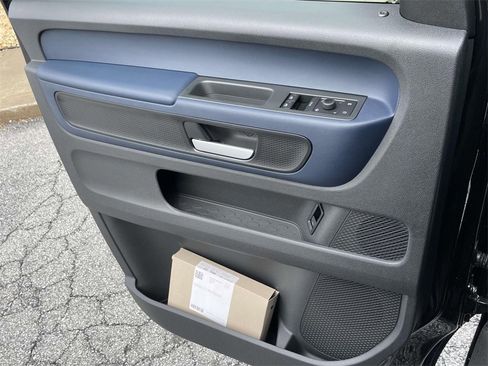 New 2025 Volkswagen ID. Buzz Pro S image 16