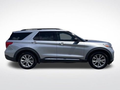 Used 2021 Ford Explorer XLT w/ Equipment Group 202A RWD image 2