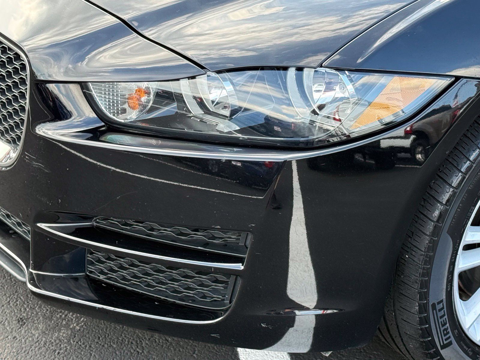 Used 2017 Jaguar XE Premium AWD/4WD image 10