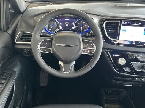 New 2025 Chrysler Voyager LX image 14