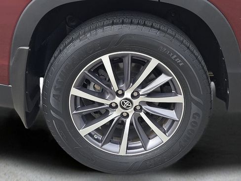 Used 2018 Toyota Highlander XLE AWD/4WD image 8