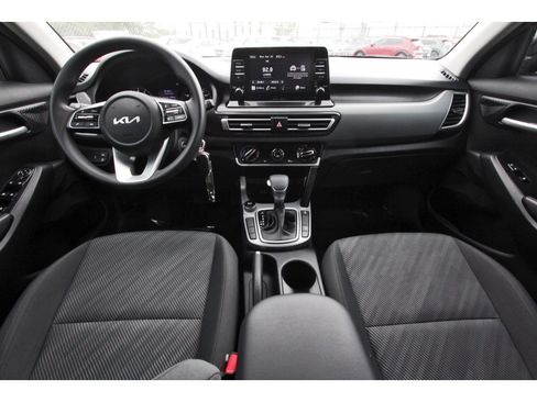 Used 2023 Kia Seltos LX image 11