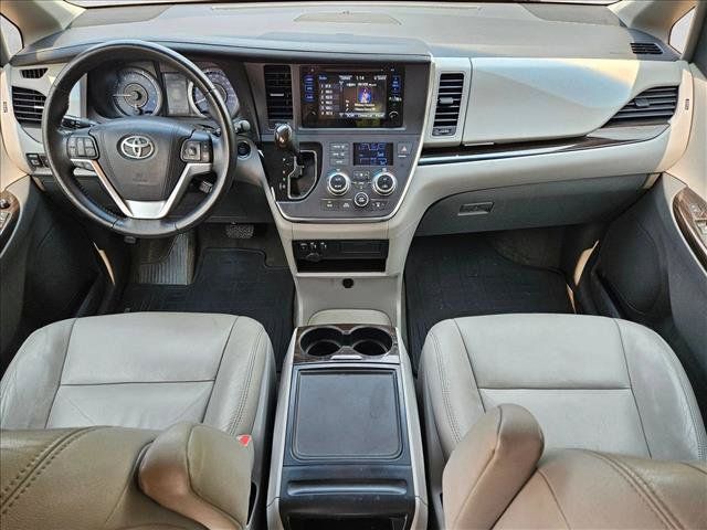 Used 2015 Toyota Sienna XLE FWD image 18