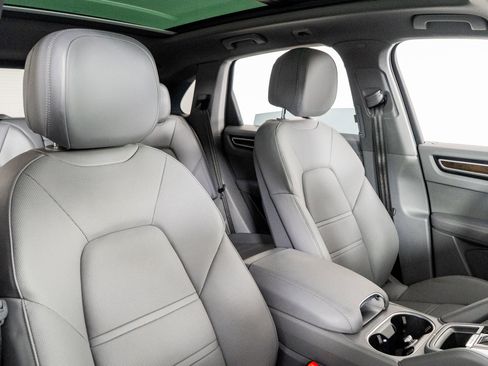 Used 2022 Porsche Cayenne S image 30