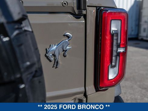 Used 2025 Ford Bronco Badlands AWD/4WD image 38