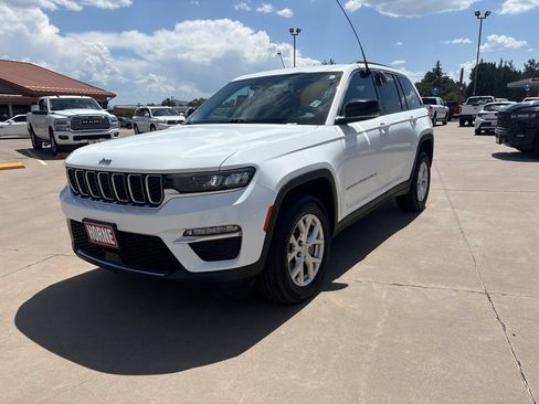 Used 2023 Jeep Grand Cherokee Limited AWD/4WD image 2