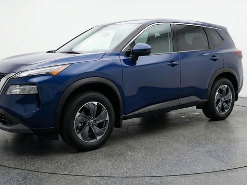 Used 2025 Nissan Rogue SV AWD/4WD image 3
