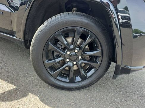 Used 2022 Jeep Grand Cherokee Laredo X AWD/4WD image 11