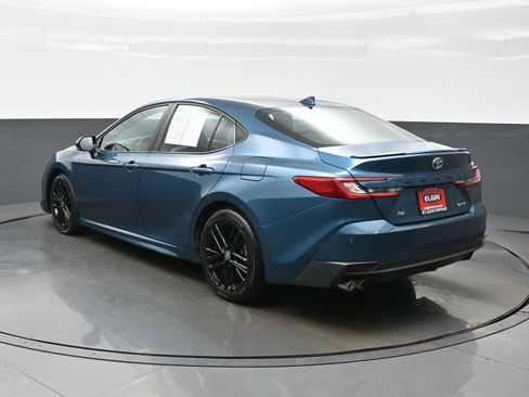 Used 2025 Toyota Camry SE FWD image 4