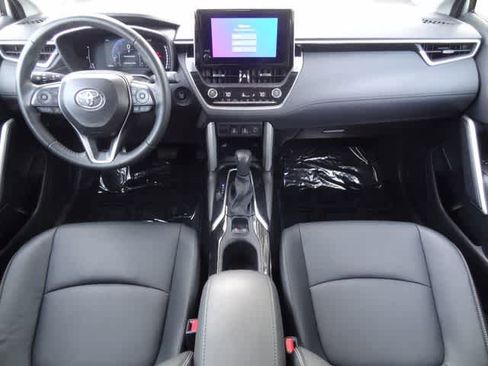 Used 2025 Toyota Corolla Cross XLE AWD/4WD image 11