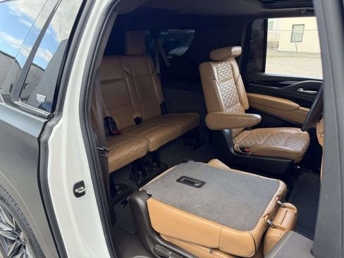 Used 2023 Cadillac Escalade ESV Sport w/ Touring Package AWD/4WD image 19