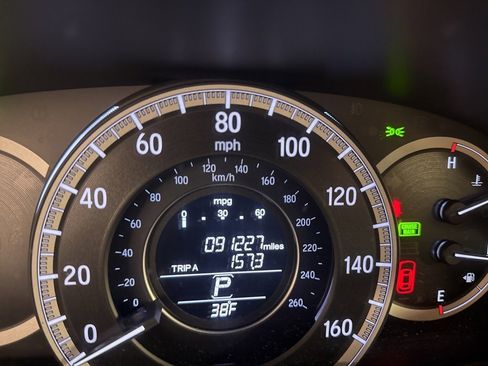 Used 2017 Honda Accord LX image 17