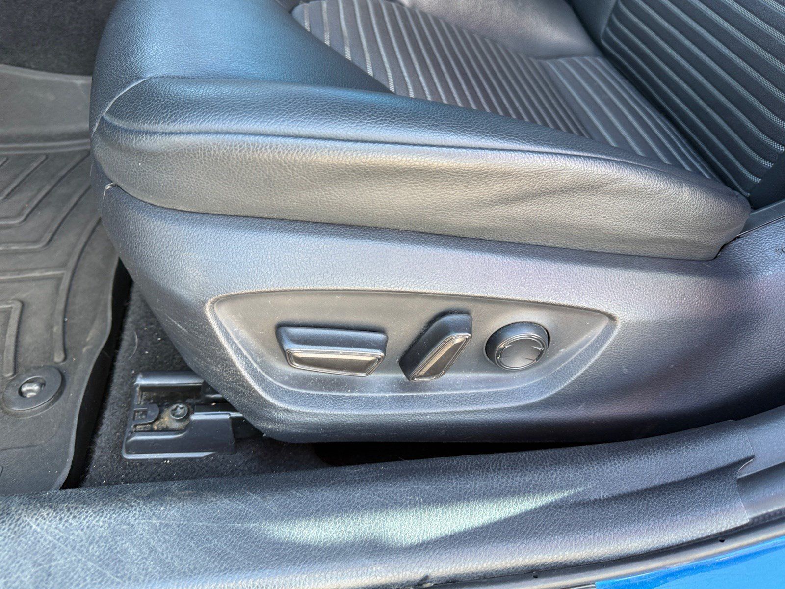 Used 2019 Toyota Camry SE FWD image 14