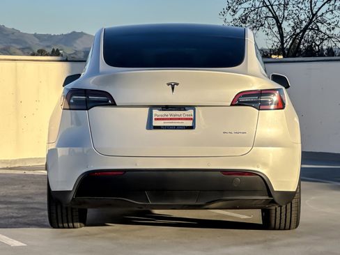 Used 2021 Tesla Model Y Long Range image 7
