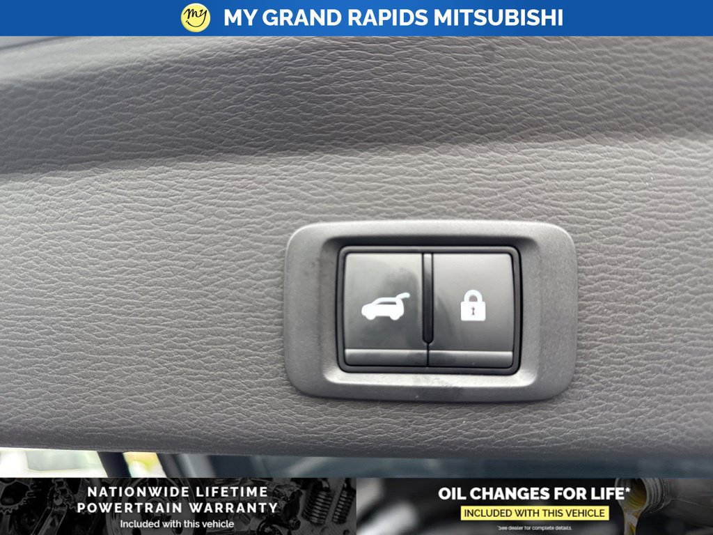 New 2026 Mitsubishi Outlander SE AWD/4WD image 13