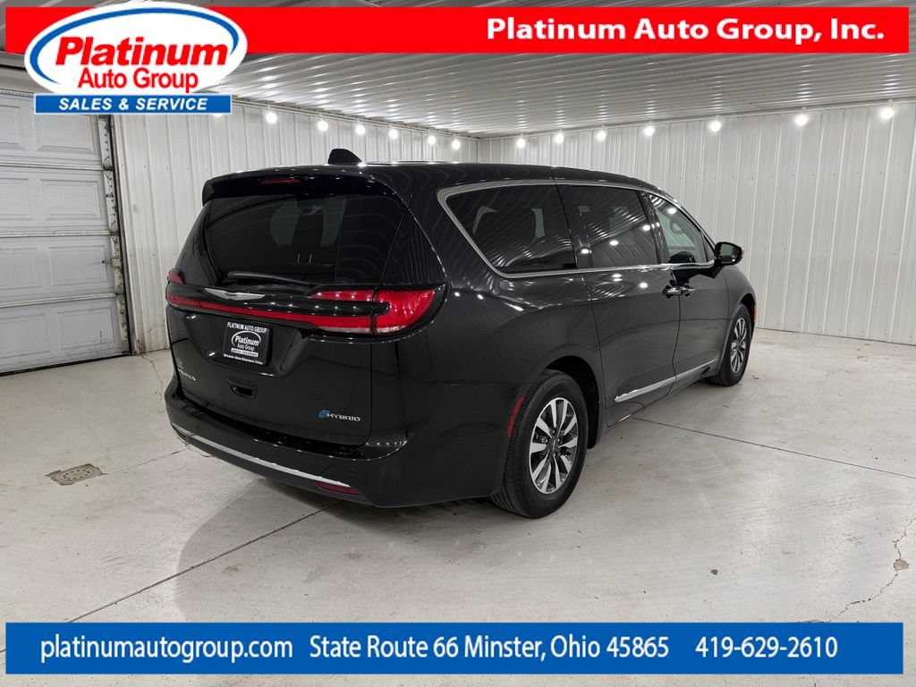 Used 2023 Chrysler Pacifica Limited FWD image 5