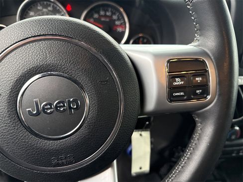 Used 2016 Jeep Wrangler Rubicon image 24