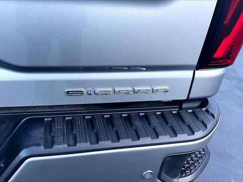 Used 2024 GMC Sierra 2500 Denali Ultimate image 11