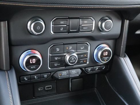 Used 2021 GMC Yukon AT4 w/ Rear Media and Nav Package AWD/4WD image 19