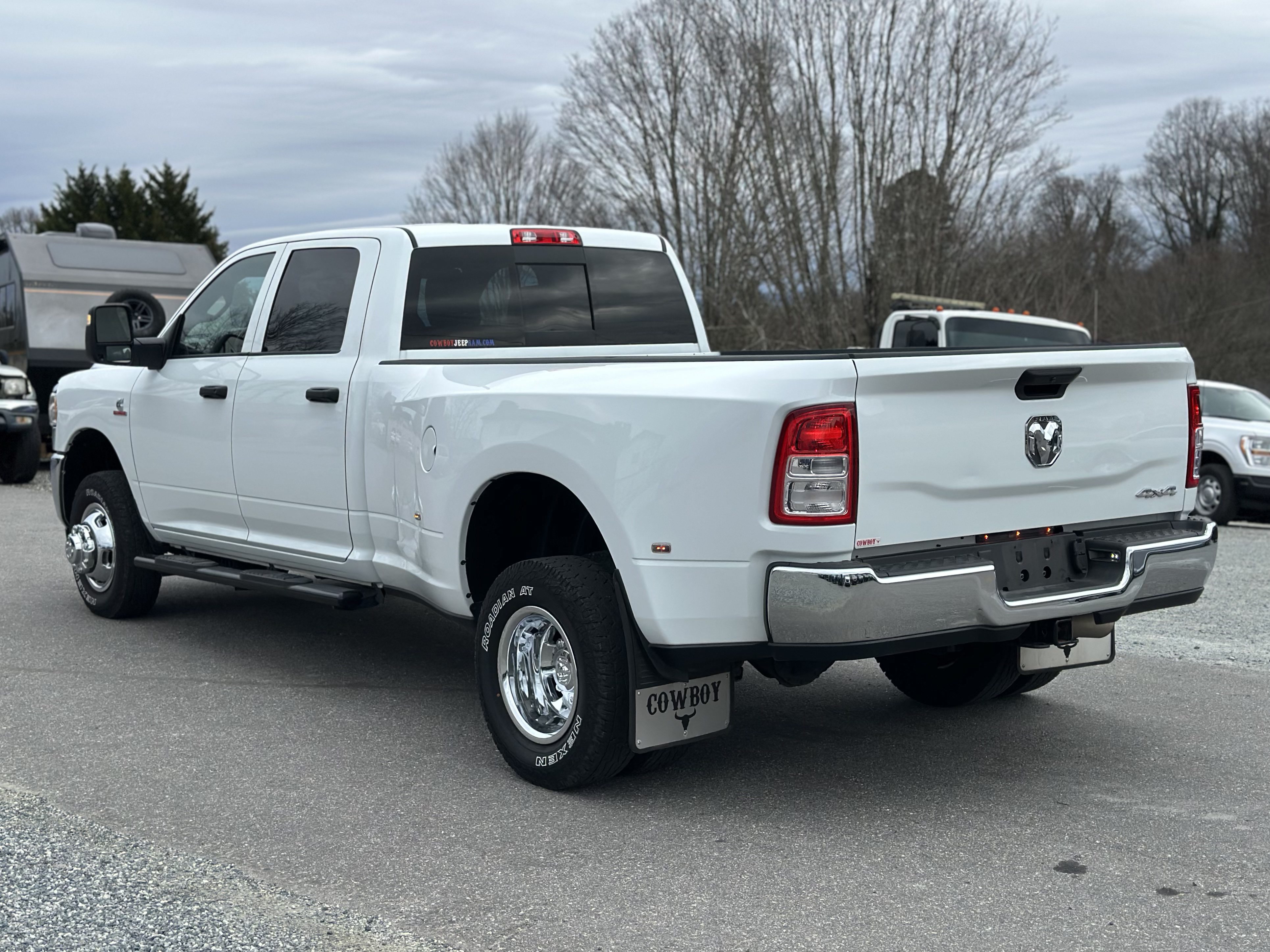 Used 2024 RAM 3500 Tradesman w/ Chrome Appearance Group AWD/4WD image 5