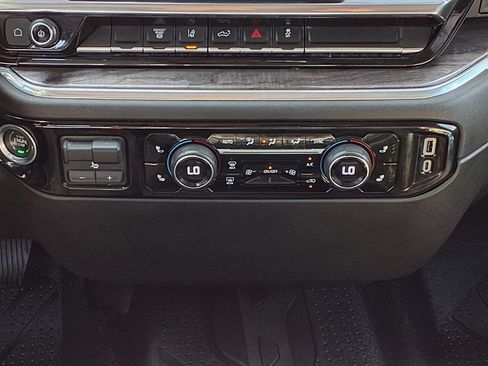 Used 2024 Chevrolet Silverado 2500 LTZ AWD/4WD image 15