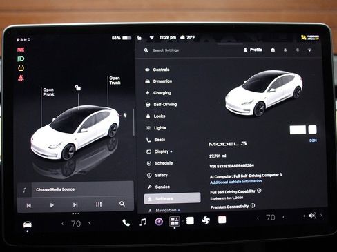 Used 2023 Tesla Model 3 Standard Range RWD image 26
