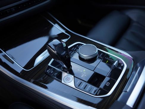 Used 2021 BMW X5 sDrive40i w/ M Sport Package image 14