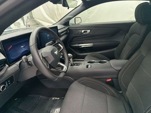 Used 2025 Ford Mustang Coupe image 15