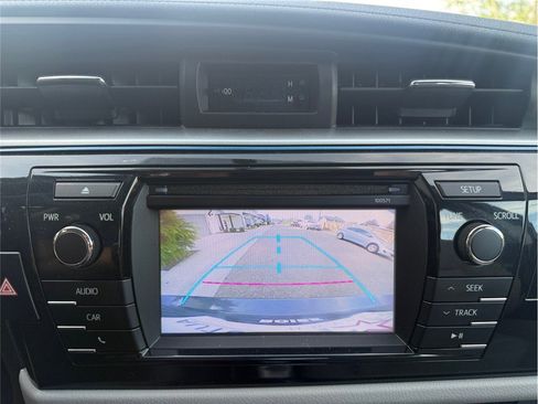 Used 2016 Toyota Corolla LE FWD image 17