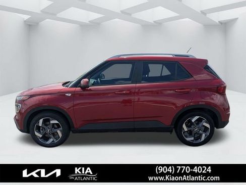 Used 2023 Hyundai Venue Limited w/ Cargo Package FWD image 6