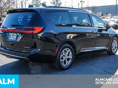 Used 2023 Chrysler Pacifica Limited image 6