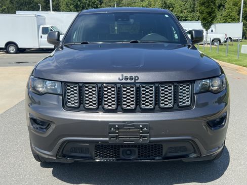 Used 2021 Jeep Grand Cherokee Laredo X AWD/4WD image 4