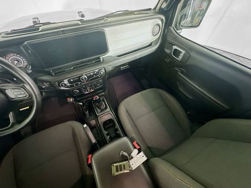 Used 2025 Jeep Wrangler Sport image 11