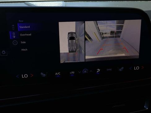 Used 2025 Chevrolet Traverse Z71 w/ Enhanced Driving Package AWD/4WD image 18