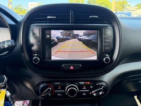 Used 2023 Kia Soul LX w/ LX Technology Package FWD image 26