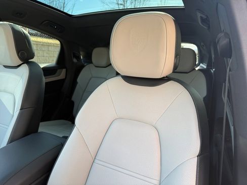 Certified 2025 Porsche Cayenne Coupe image 12