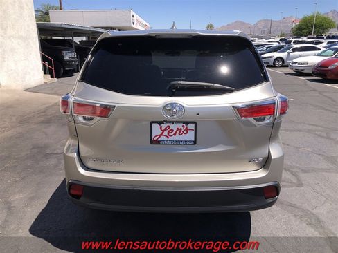 Used 2014 Toyota Highlander XLE FWD image 7