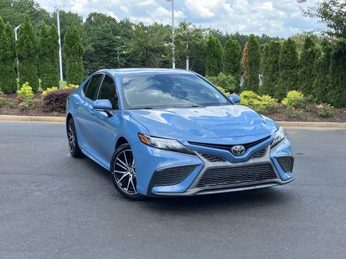 Used 2023 Toyota Camry SE FWD image 2
