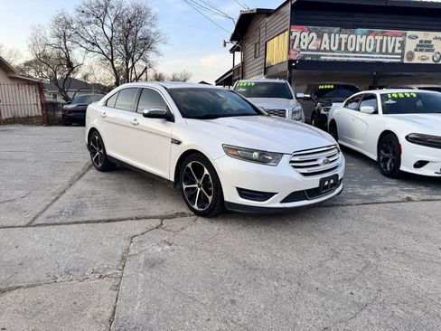 Used 2014 Ford Taurus Limited w/ Equipment Group 301A image 2