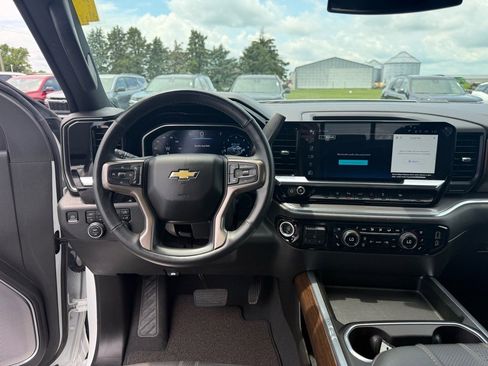 Used 2024 Chevrolet Silverado 2500 High Country image 17