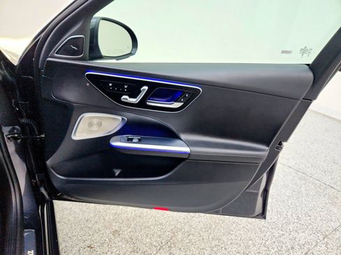 Used 2025 Mercedes-Benz C 300 Sedan image 27