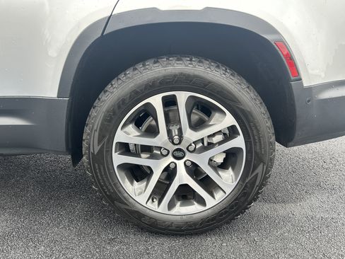 Used 2024 Land Rover Defender 130 S image 35