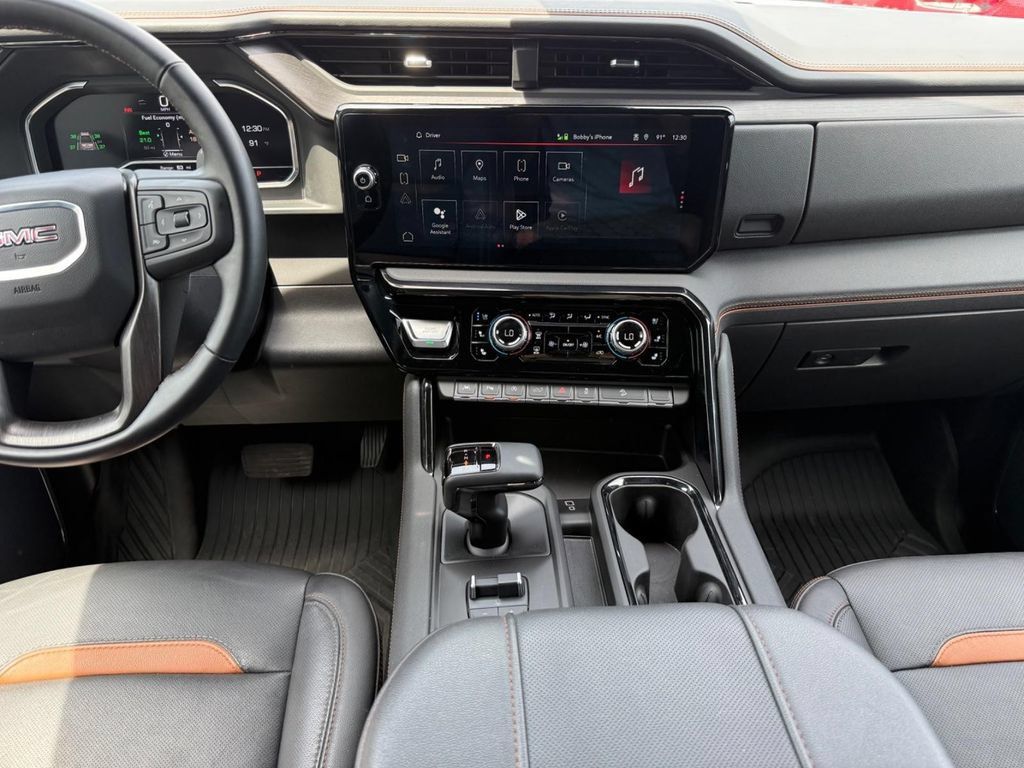 Used 2024 GMC Sierra 1500 AT4 w/ Technology Package AWD/4WD image 11