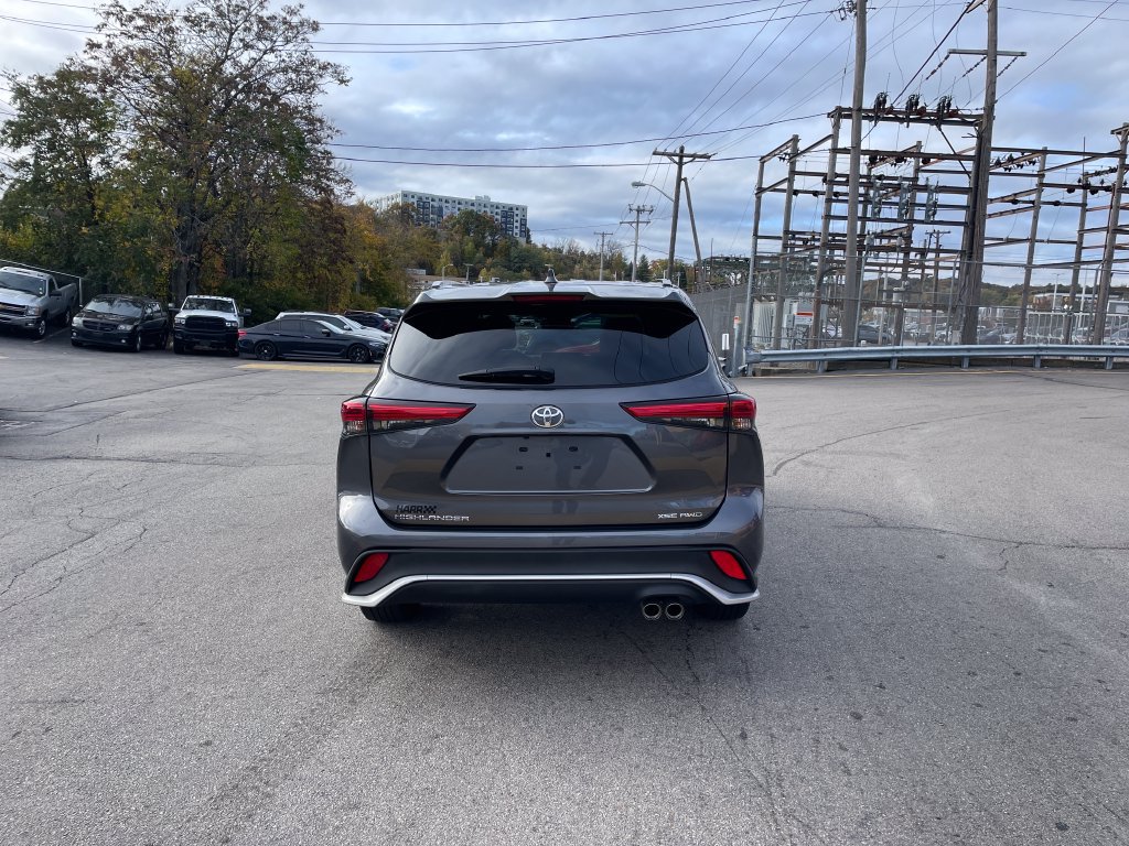 Used 2023 Toyota Highlander XSE AWD/4WD image 4