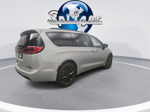 New 2026 Chrysler Pacifica Limited w/ S Appearance Package AWD/4WD image 9
